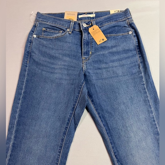 Levi's Women's Classic Straight Mid Rise Denim Jeans 27X30 . NWT - Picture 2 of 4